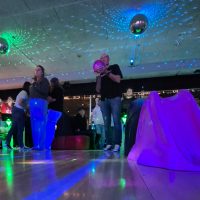 Zanger, bingo, veiling en bowlen als afsluiting van 2025